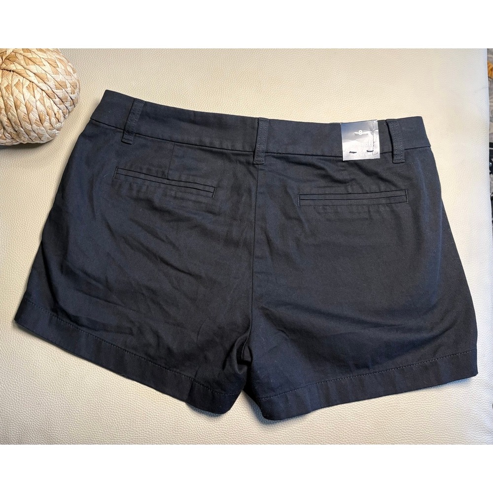 Women's size 8 J.Crew black 3.5" chino shorts. NWT.